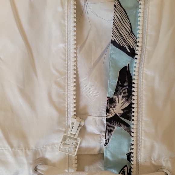 Nike wind breaker jacket - Picture 3 of 8